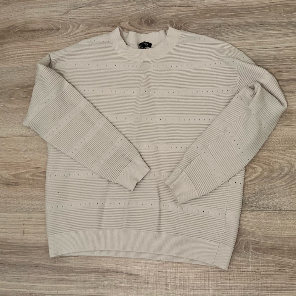 lwie white sweater - size medium